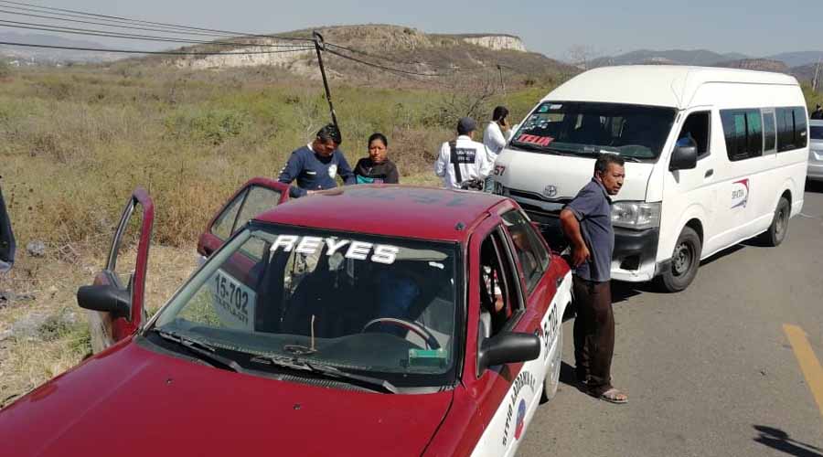 Choca camioneta contra taxi en Reyes Etla | El Imparcial de Oaxaca