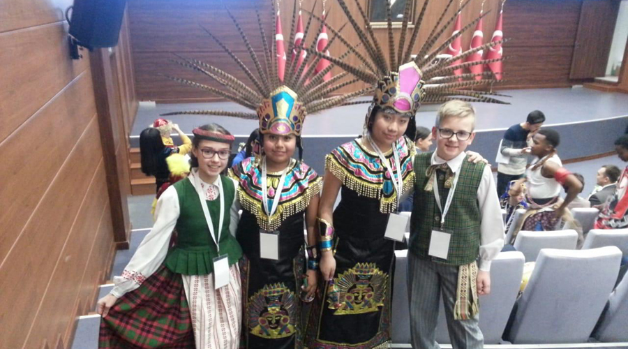 Ocho niñas participaron en Festival por la Paz en Turquía