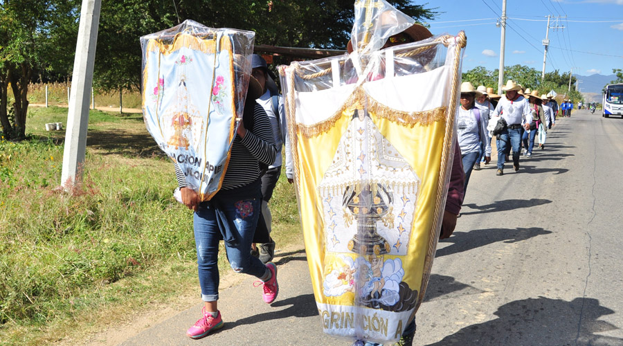 Afecta bloqueo a peregrinos que acuden al santuario de la Virgen de Juquila | El Imparcial de Oaxaca