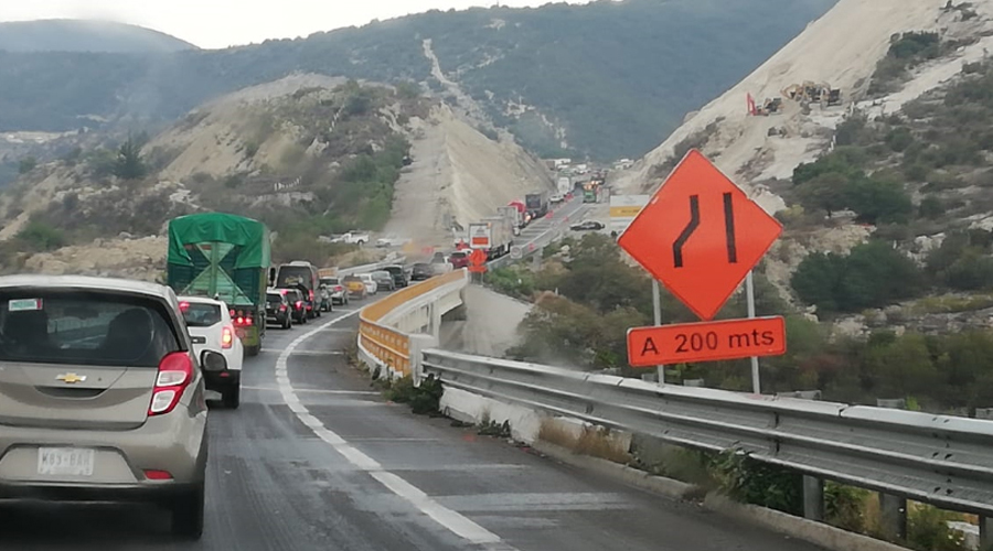 Falla geológica provoca largas filas en autopista Cuacnopalan-Oaxaca | El Imparcial de Oaxaca