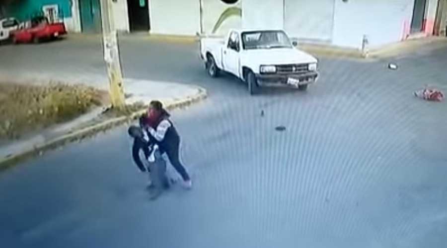Video: Muere niño tras ser brutalmente atropellado por auto