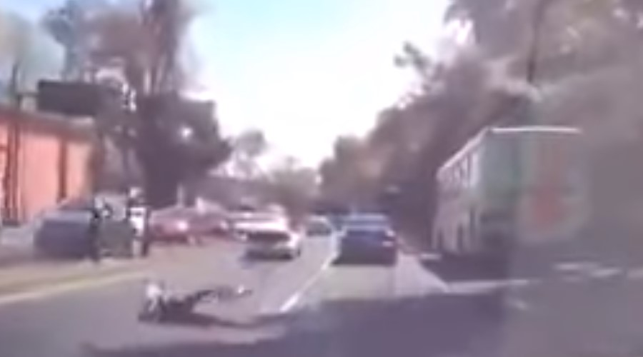 Video: Hombre se lanza de cajuela de auto para evitar secuestro