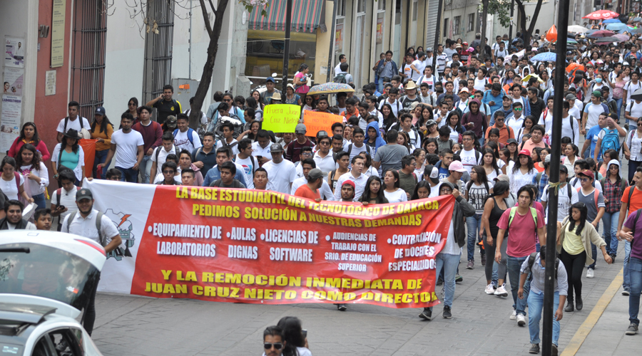 Se movilizan alumnos  del Instituto Tecnológico de Oaxaca contra director