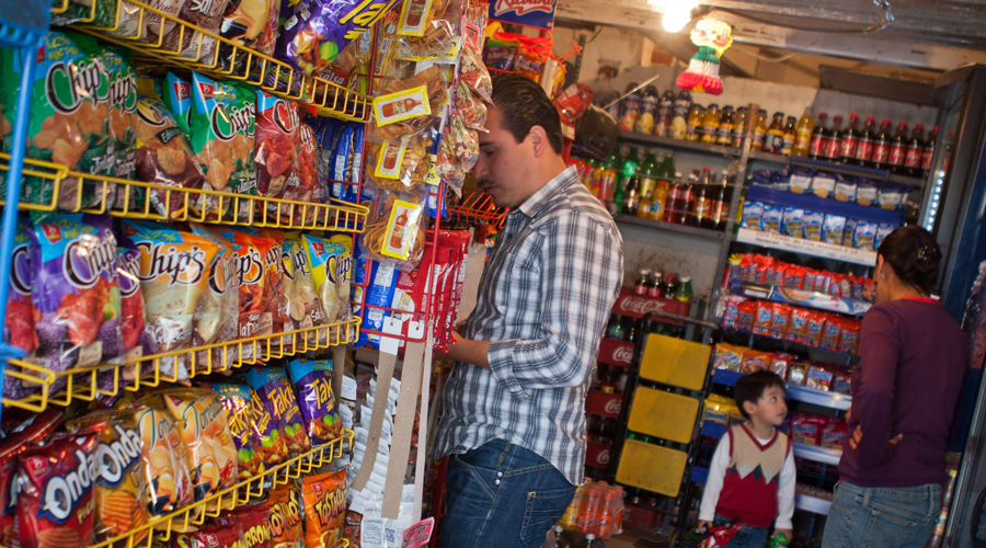 Tienditas de la esquina, principal centro de abasto de la población en México