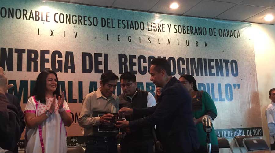 Tomás Vargas Gris recibe la Medalla Álvaro Carrillo