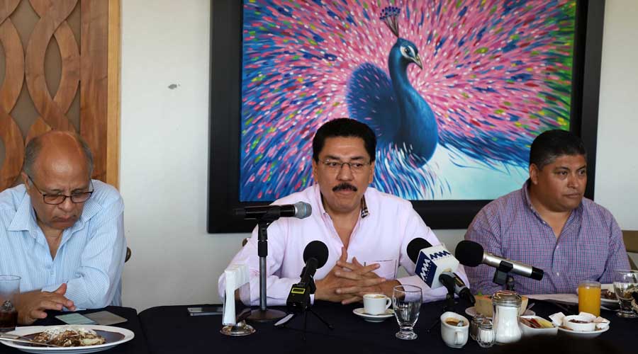 Acusa Ulises Ruiz a líder del PRI estatal de presunto peculado