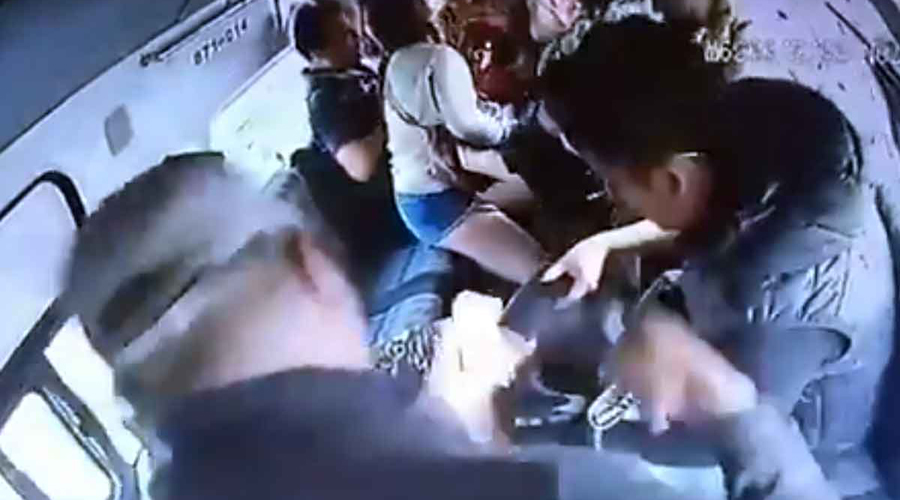 Video: Asaltan violentamente a pasajeros en transporte público