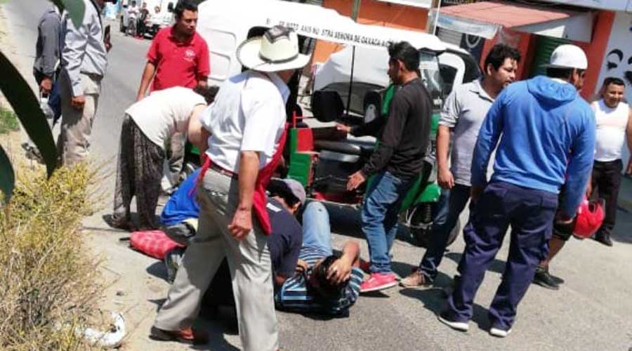Mototaxistas de San Antonio de la Cal, echan carreritas y chocan contra camioneta | El Imparcial de Oaxaca