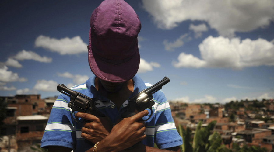 Video: Infantes armados en Colombia; niño mata a dos hombres | El Imparcial de Oaxaca