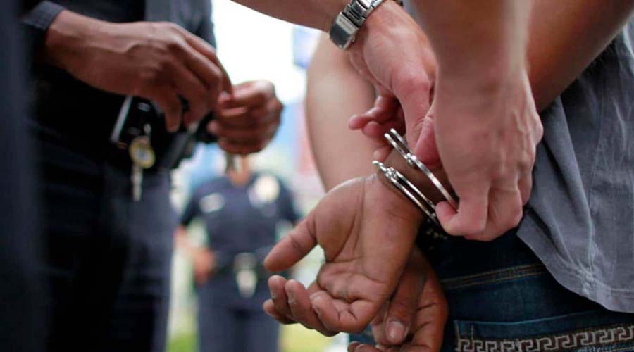 Frustran policías municipales presunto robo de celular | El Imparcial de Oaxaca