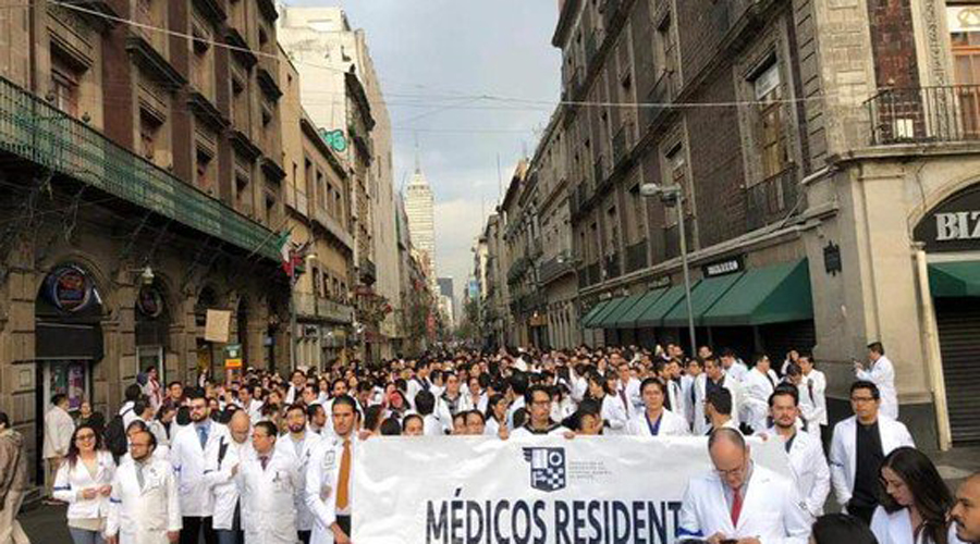 Tras protestas, regresan bono sexenal a médicos residentes | El Imparcial de Oaxaca