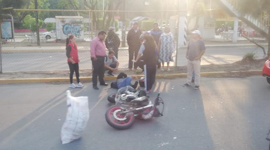 Choca motociclista contra automóvil en Pueblo Nuevo | El Imparcial de Oaxaca