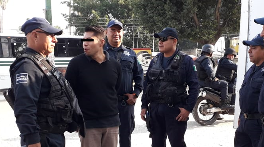 Detienen a joven por robar celular en la Central de Abasto
