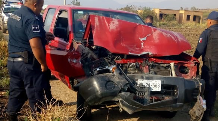 Choca camioneta contra camión torton en Quiané | El Imparcial de Oaxaca