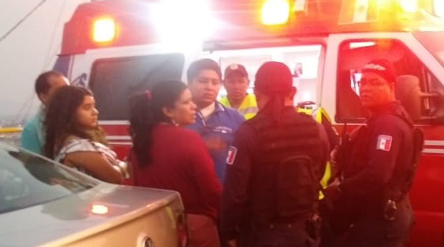 Volcadura de urvan deja ocho lesionados | El Imparcial de Oaxaca