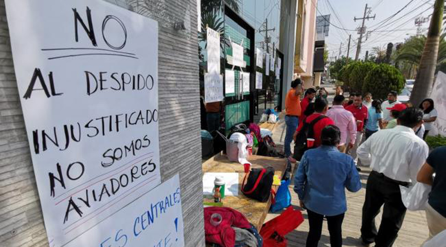 Despiden a 29 trabajadores del Conafe de Oaxaca; exigen su pronta reinstalación