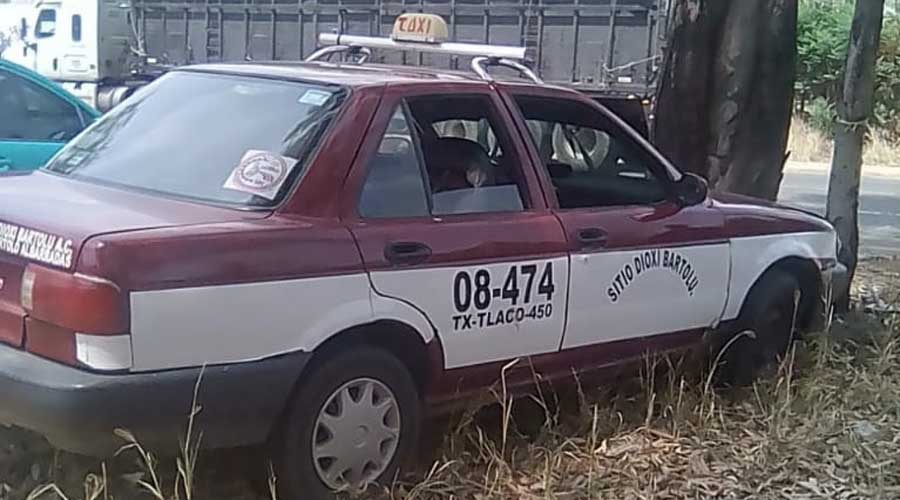 Choca taxi foráneo contra árbol en la carretera 190 | El Imparcial de Oaxaca