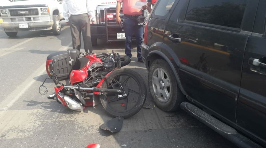Choca motociclista contra camioneta en Avenida Universidad | El Imparcial de Oaxaca