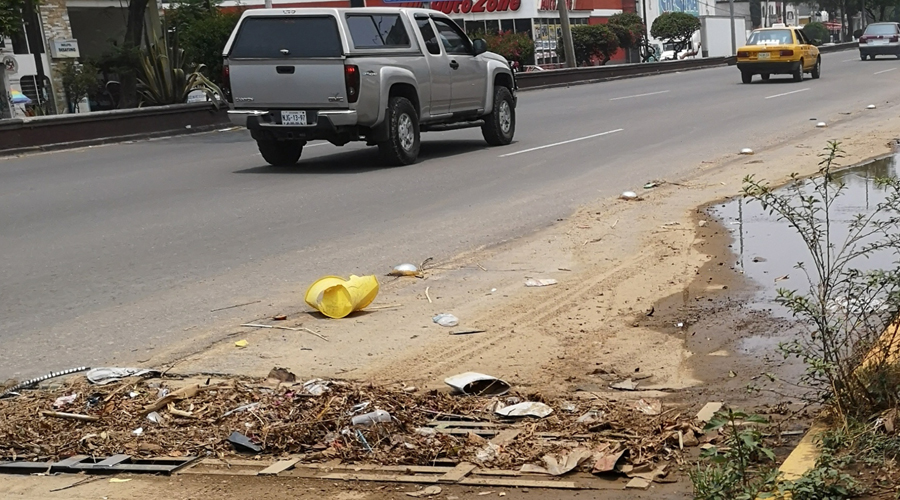Colapsan alcantarillas pluviales con basura en la capital de Oaxaca | El Imparcial de Oaxaca