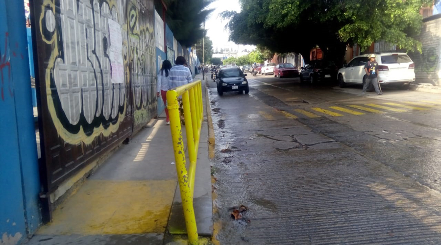 Aguas negras invaden  las calles de San Sebastián Tutla | El Imparcial de Oaxaca