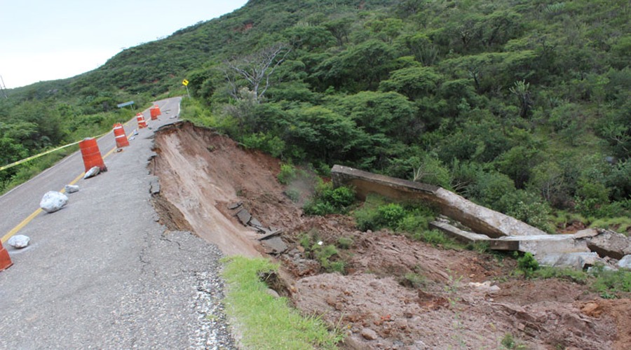 Alertan en la Mixteca ante probables  derrumbes carreteros