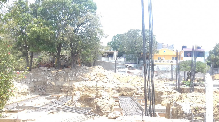 Avanza la reconstrucción del centro de salud en Salina Cruz