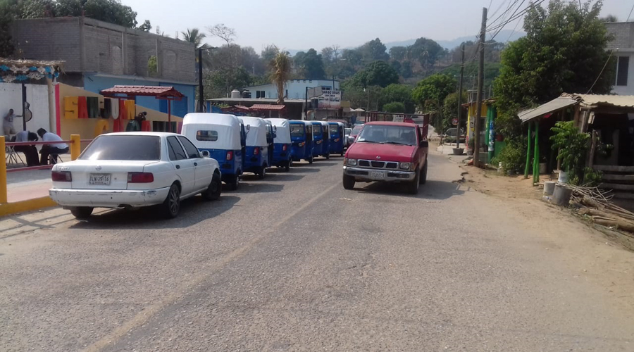 Bloquean la carretera federal 125 Pinotepa-Tlaxiaco