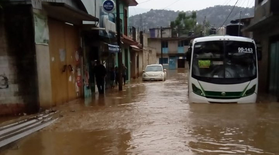 Se inundan Pueblo Nuevo y San Jacinto por fuertes lluvias