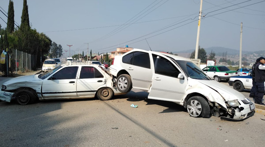 Se registra fuerte choque entre dos autos en Tlaxiaco | El Imparcial de Oaxaca