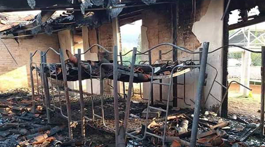 Incendio consume internado en Yosondúa; sólo hubo daños materiales | El Imparcial de Oaxaca