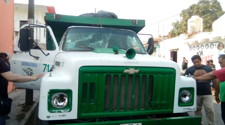 Denunciarán a trabajadores de Salina Cruz que destrozaron camiones