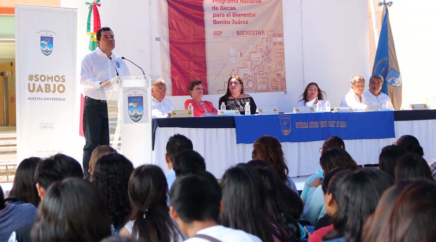 Reciben estudiantes de la UABJO 831 Becas para el Bienestar “Benito Juárez” | El Imparcial de Oaxaca