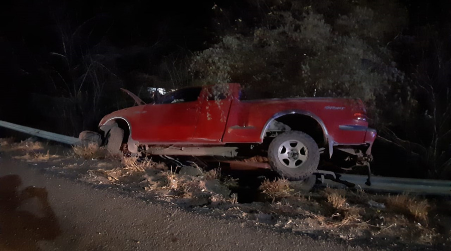Conductor de camioneta vuelca tras provocar accidente en Tehuantepec | El Imparcial de Oaxaca