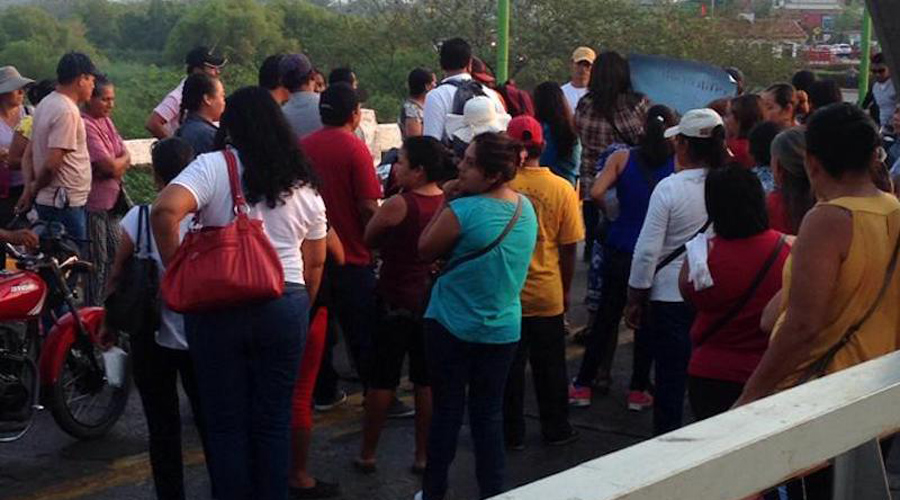 Exigen la reconstrucción de escuelas en Tehuantepec
