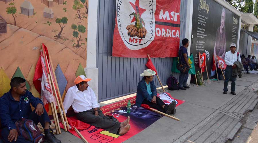 Instalan plantón en Instituto Nacional para los Pueblos Indígenas de Oaxaca | El Imparcial de Oaxaca