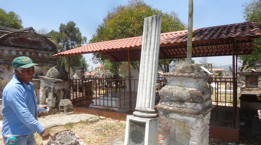 Inician limpieza en  el panteón municipal de Tlaxiaco