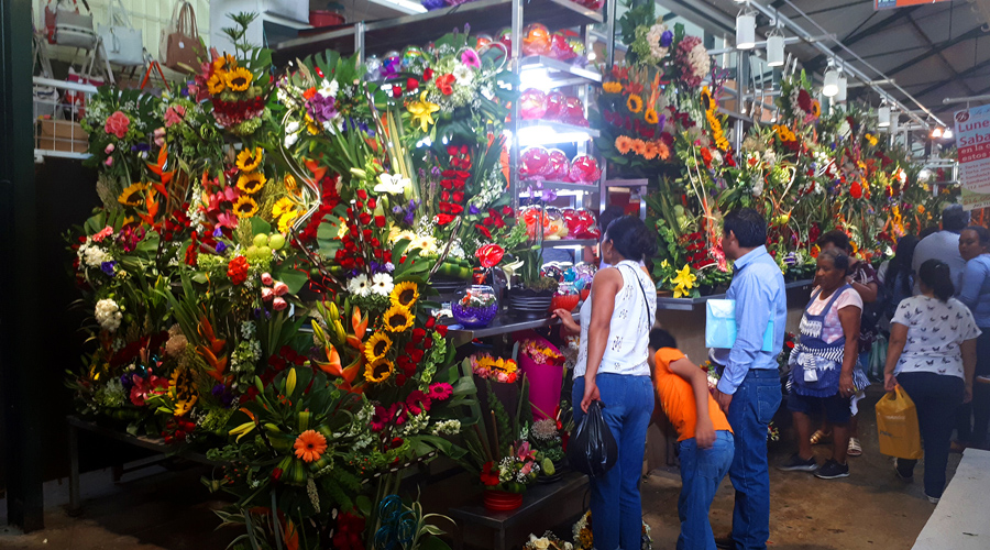 Abusan vendedores de flores con aumento de precios por Día de la Madre | El Imparcial de Oaxaca
