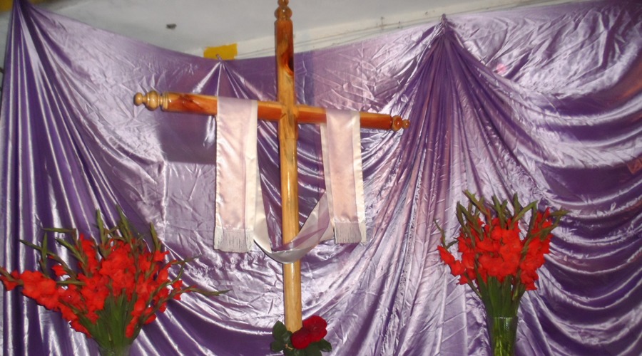 Lleva medio siglo de  celebrar a la cruz en  el centro de Tlaxiaco