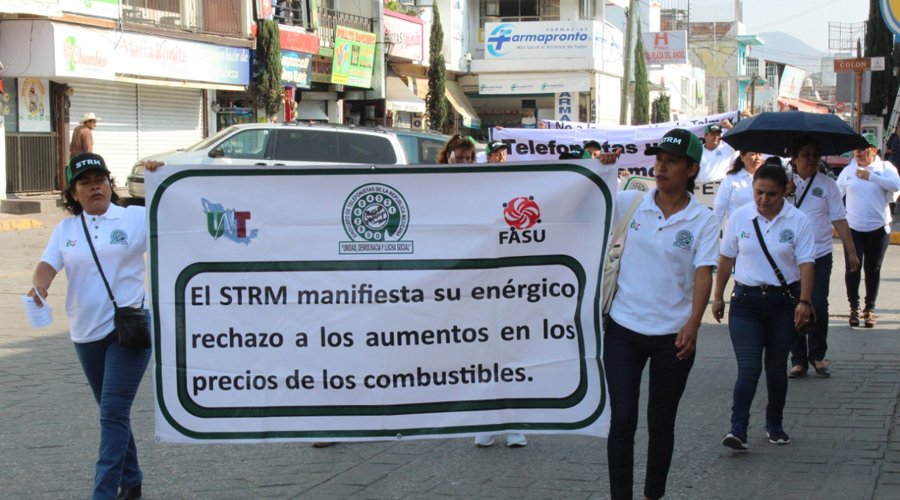 Marcharon telefonistas de la Mixteca en el Día del Trabajo