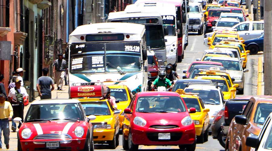 Transportistas burlan veda de concesiones en Oaxaca | El Imparcial de Oaxaca