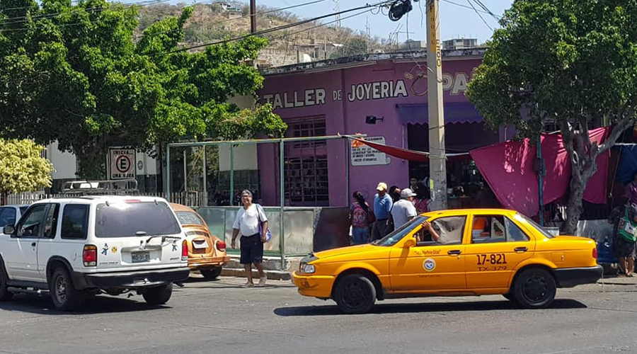 Piden frenar la circulación de taxis irregulares en Salina Cruz
