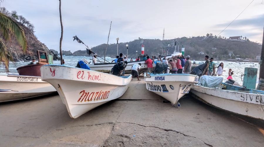 Reportan Mar de Fondo en Puerto Ángel
