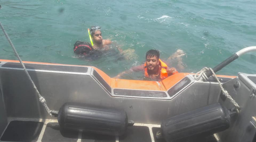 Se hunde una embarcación  en Huatulco, reportan dos lesionadas