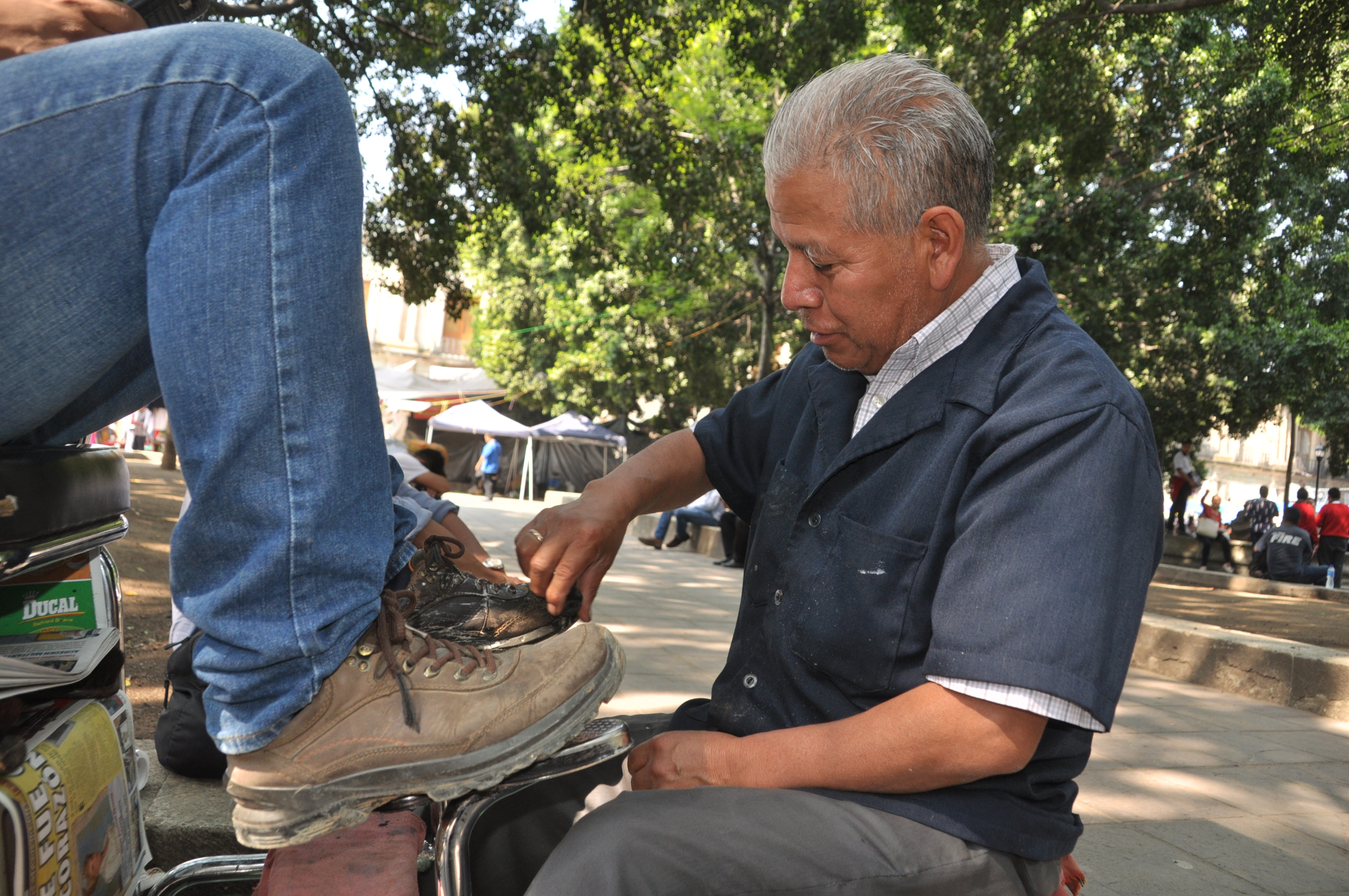 Boleros de Oaxaca celebran su día trabajando