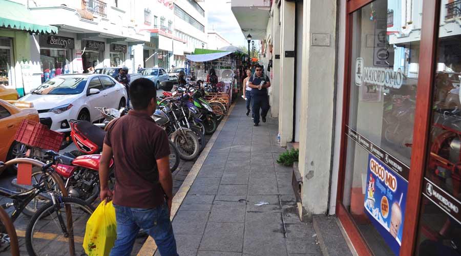 Urgen a las autoridades reordenar el comercio informal de Oaxaca