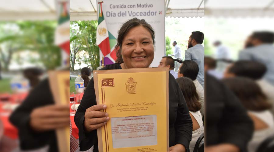 Celebran a voceadores oaxaqueños con condonación de escrituras | El Imparcial de Oaxaca