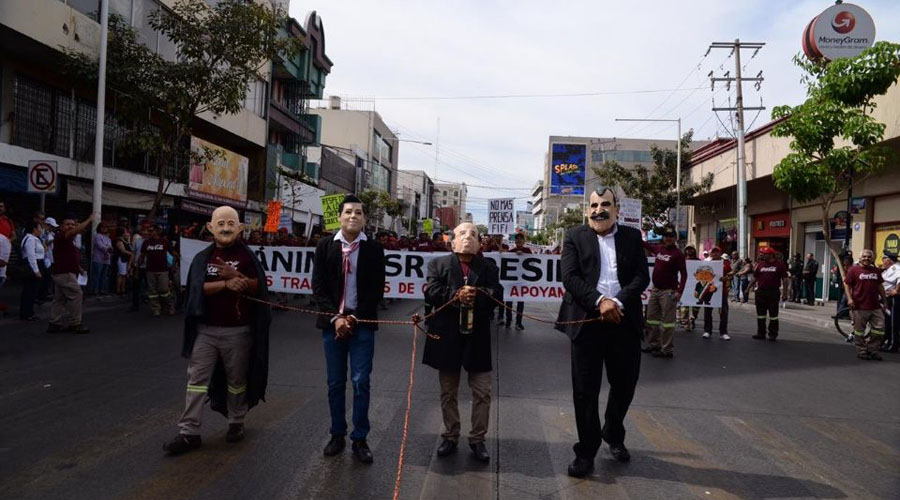 Video: Disfrazado de AMLO amarra a varios expresidentes de México | El Imparcial de Oaxaca