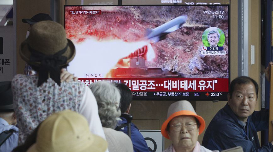Dispara Corea del Norte proyectiles y endurece su mensaje contra Estados Unidos