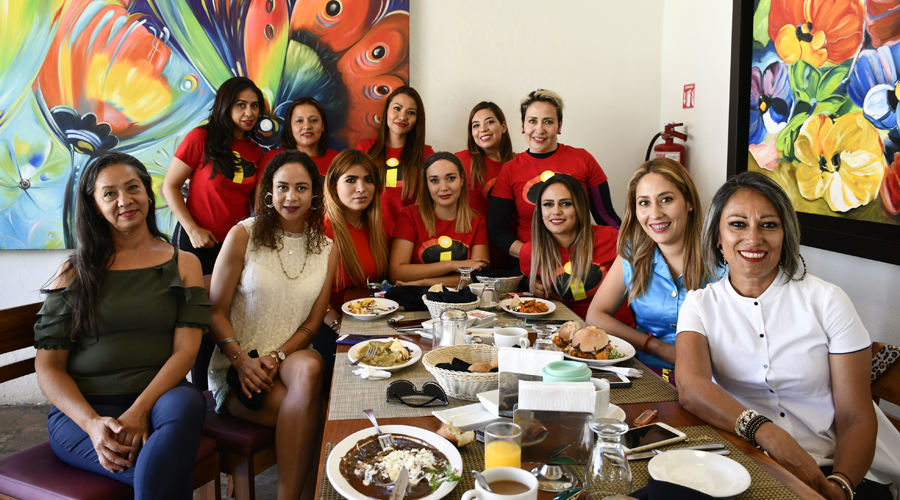 ¡Saludos para las mamás del Instituto San Felipe!