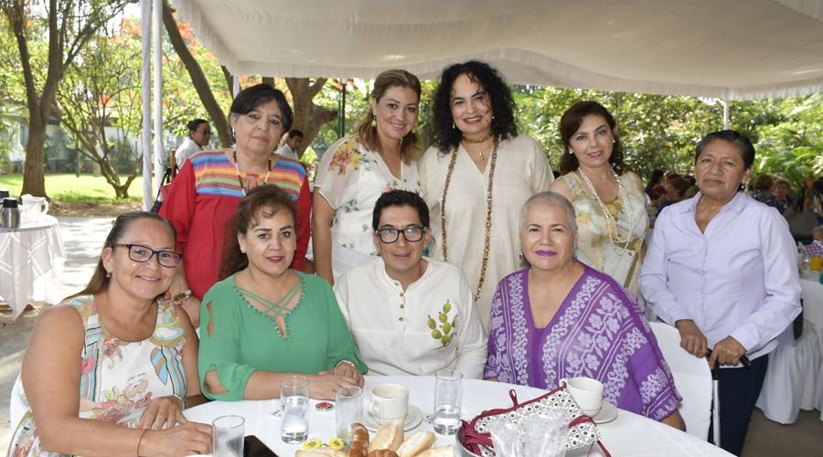 Voluntarias de VIFAC, celebran el Día de las Madres
